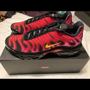 Supreme Nike Airmax Plus size 9.5 men